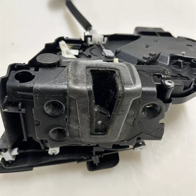 Serratura porta anteriore sinistra