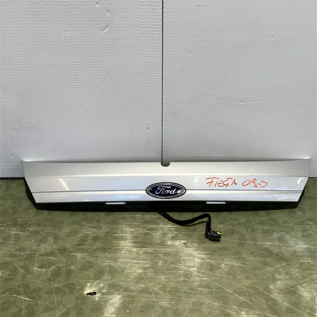 Maniglia portello posteriore con cromatura grigio polvere di luna