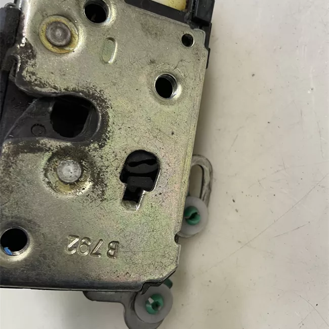 Serratura porta anteriore sinistra