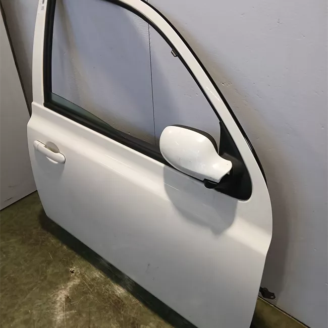 Porta anteriore destra