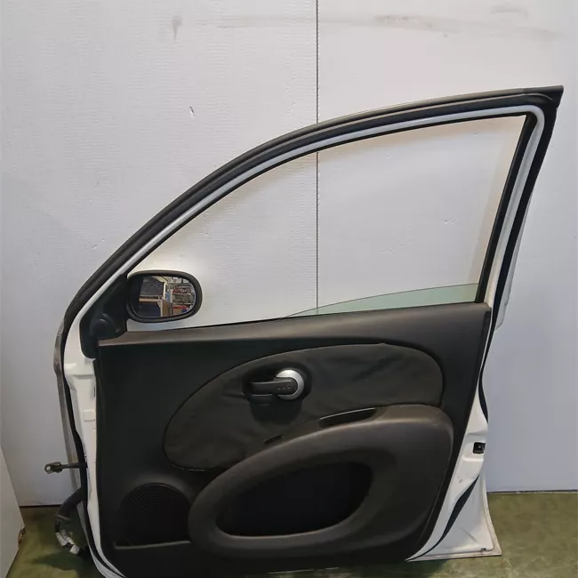 Porta anteriore destra