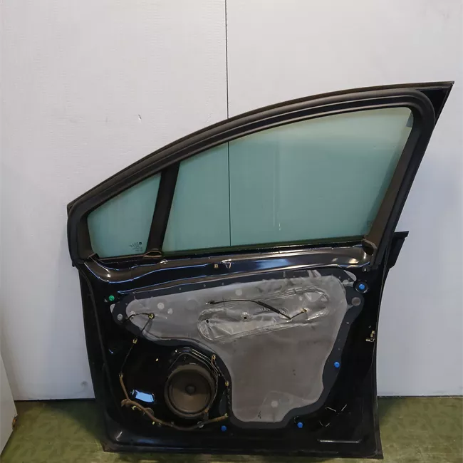 Porta anteriore destra