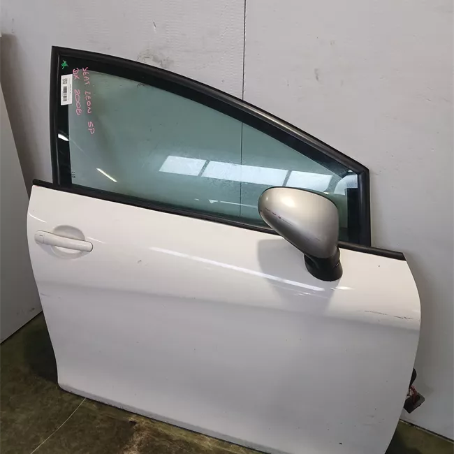 Porta anteriore destra