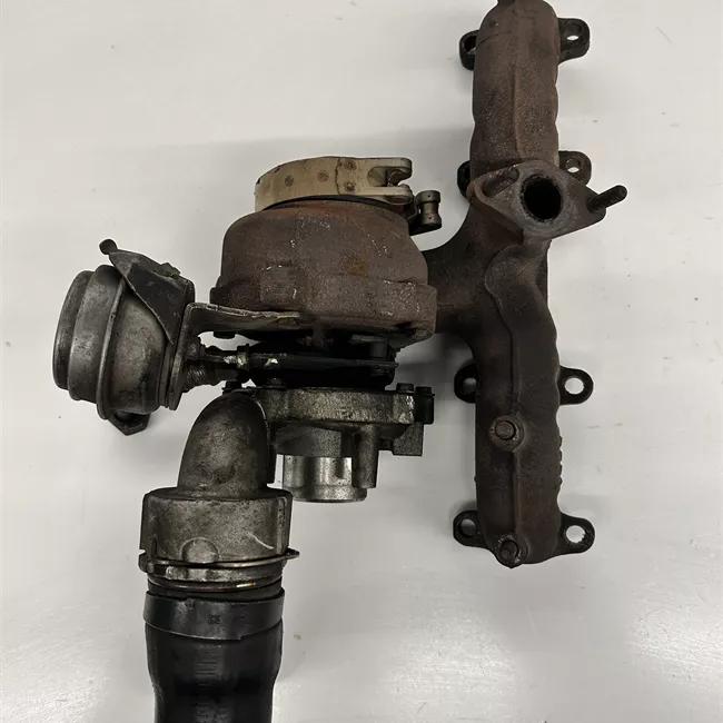 Turbocompressore con collettore scarico