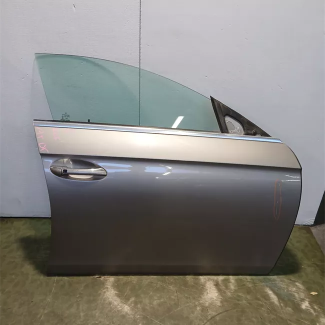 Porta anteriore destra