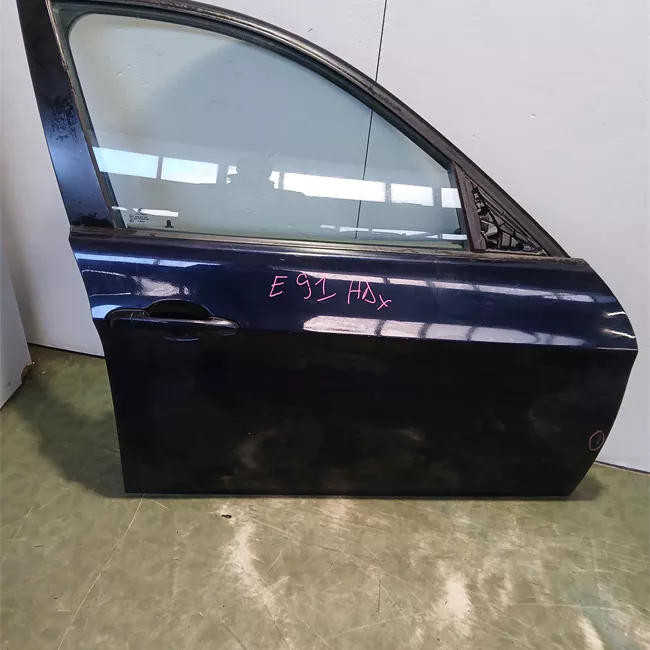 Porta anteriore destra