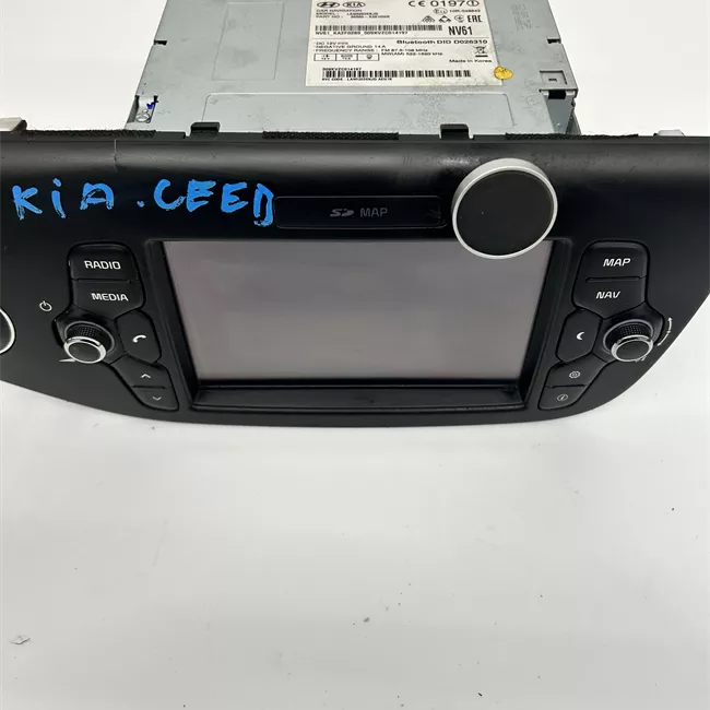 Autoradio con navigatore e display