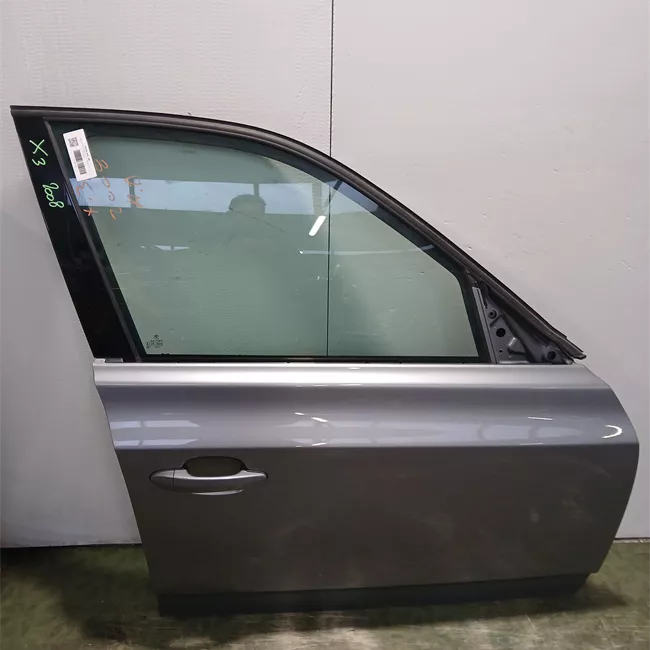 Porta anteriore destra