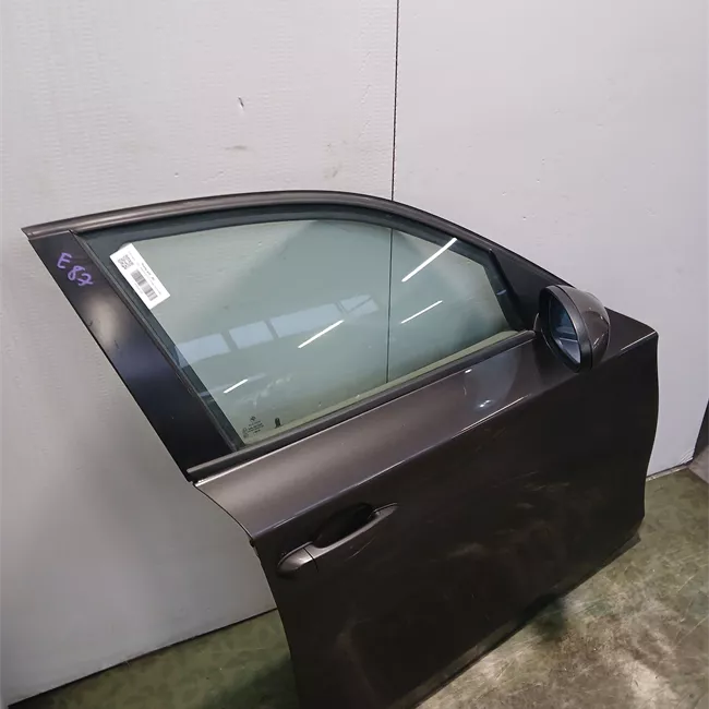 Porta anteriore destra