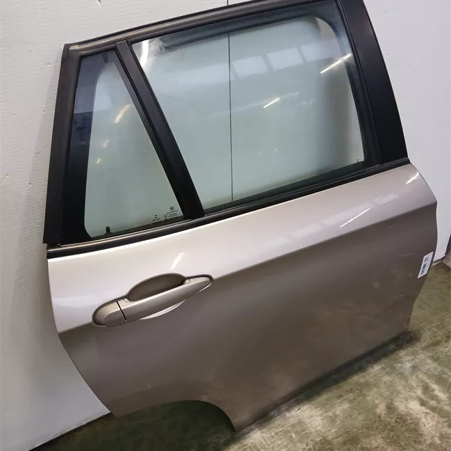 Porta posteriore destra