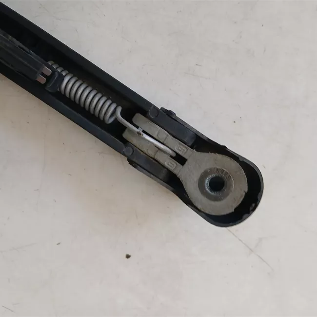 Braccio con spazzola tergilunotto