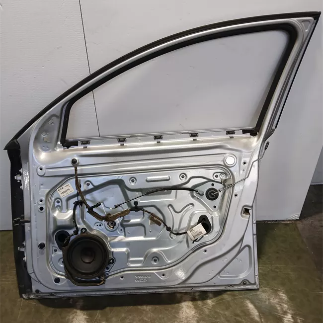 Porta anteriore destra