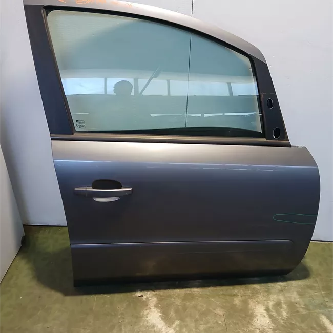 Porta anteriore destra