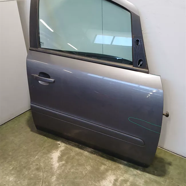 Porta anteriore destra