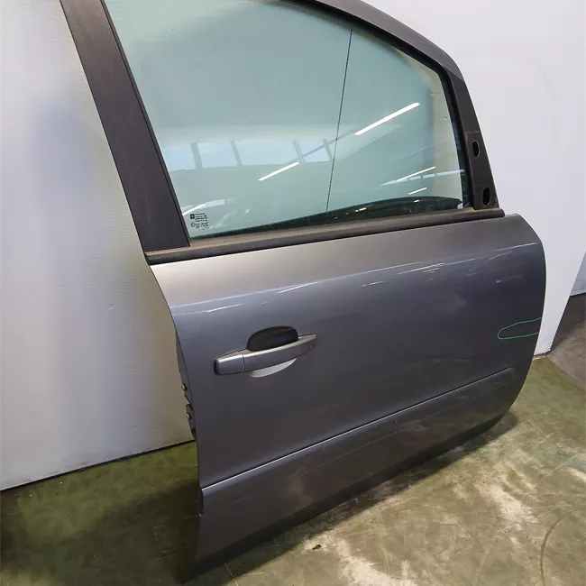 Porta anteriore destra