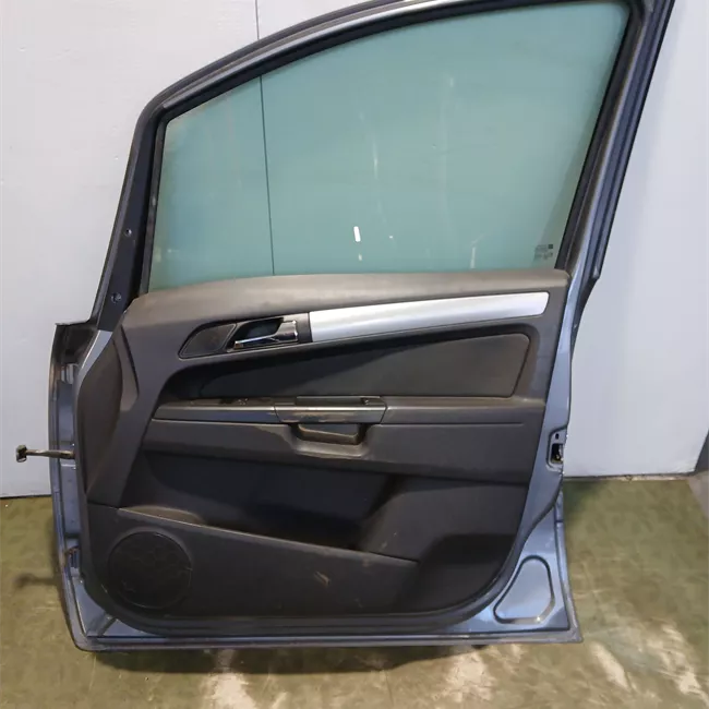 Porta anteriore destra