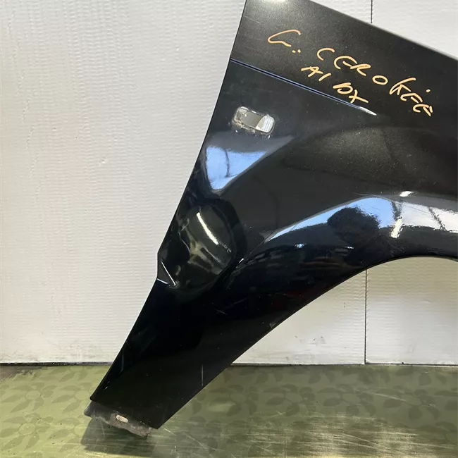 Parafango anteriore destro