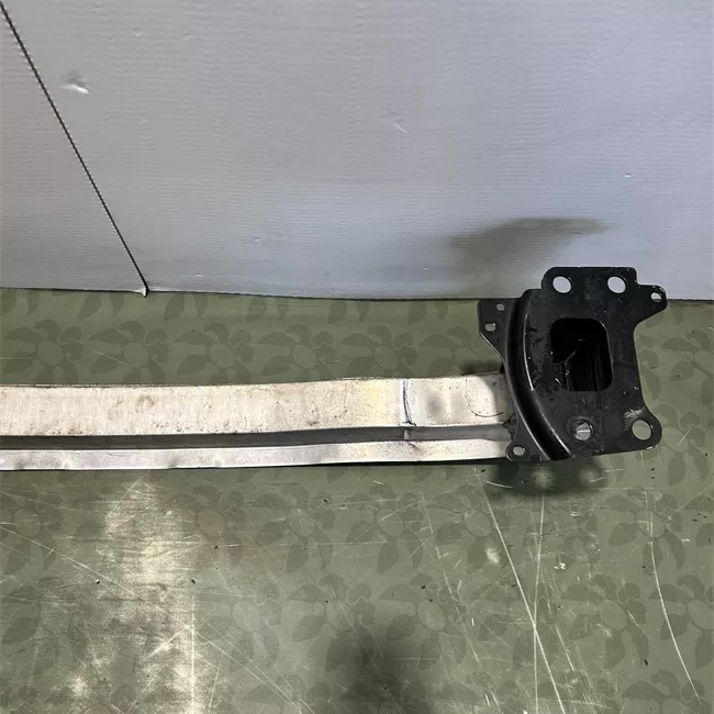 Traversa paraurti anteriore