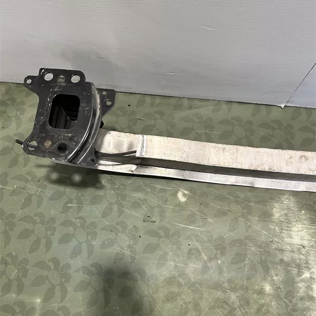 Traversa paraurti anteriore