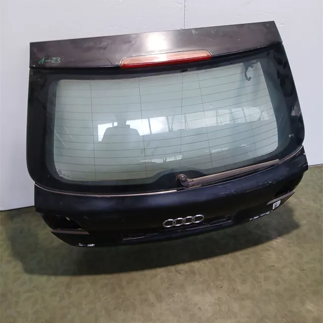 Portello posteriore con spoiler