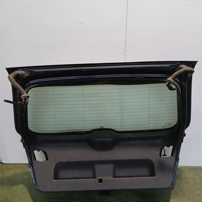 Portello posteriore con spoiler