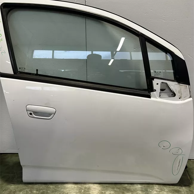 Porta anteriore destra