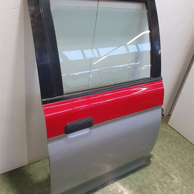 Porta posteriore destra