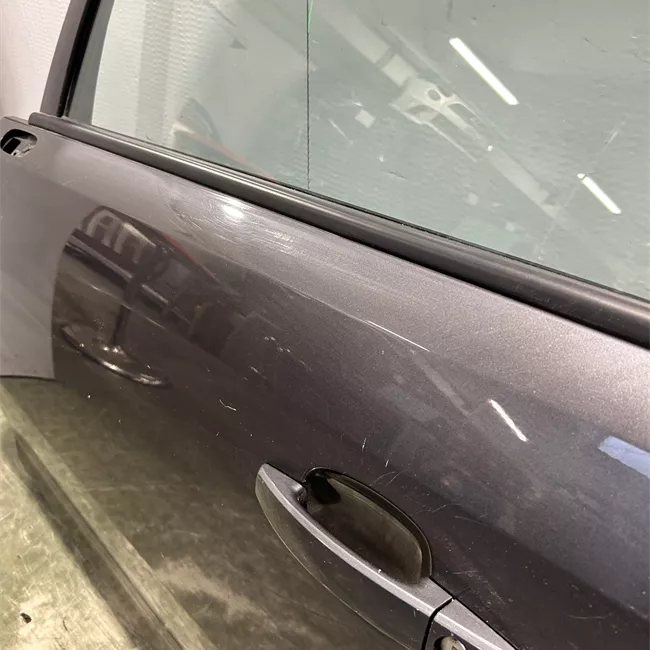 Porta anteriore sinistra