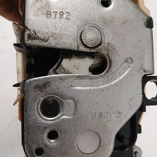 Serratura porta anteriore destra senza telecomando