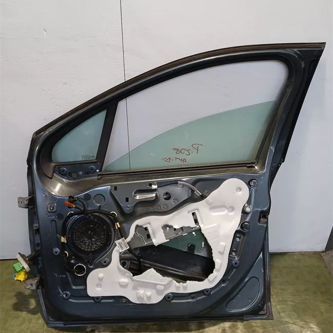 Porta anteriore destra