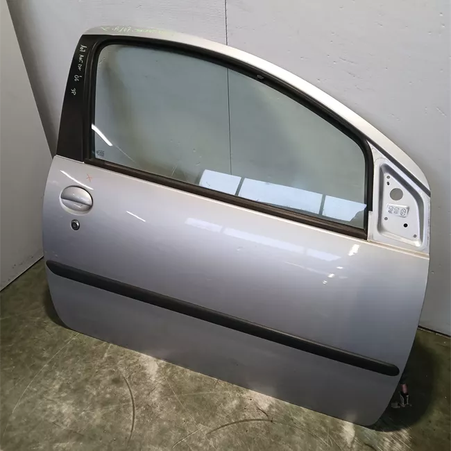 Porta anteriore destra