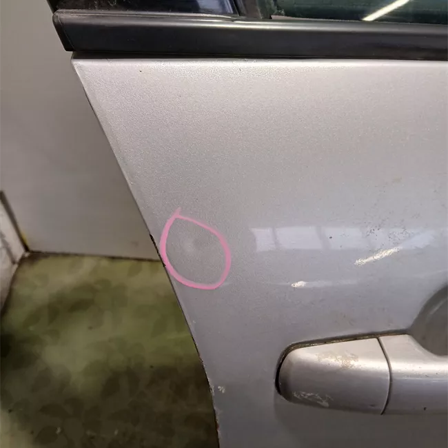 Porta anteriore destra