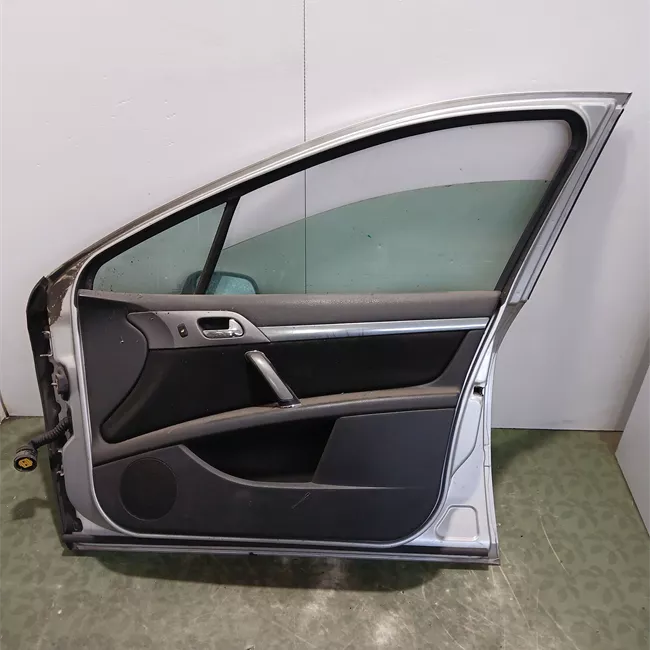 Porta anteriore destra