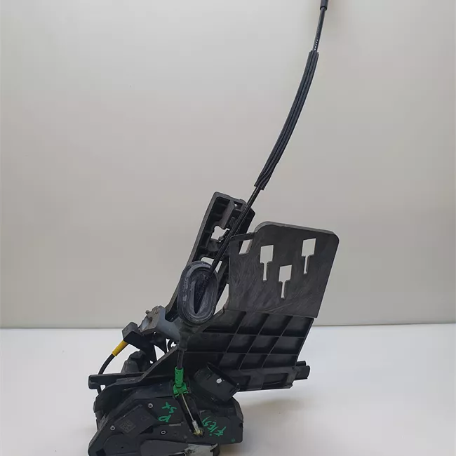 Serratura porta posteriore sinistra con sistema di chiusura centrale