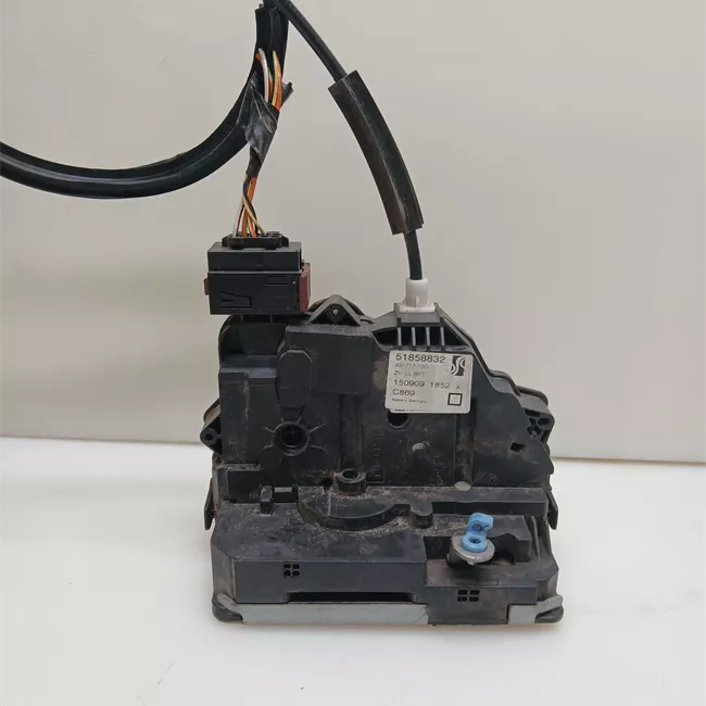 Serratura chiusura centralizzata porta anteriore destra