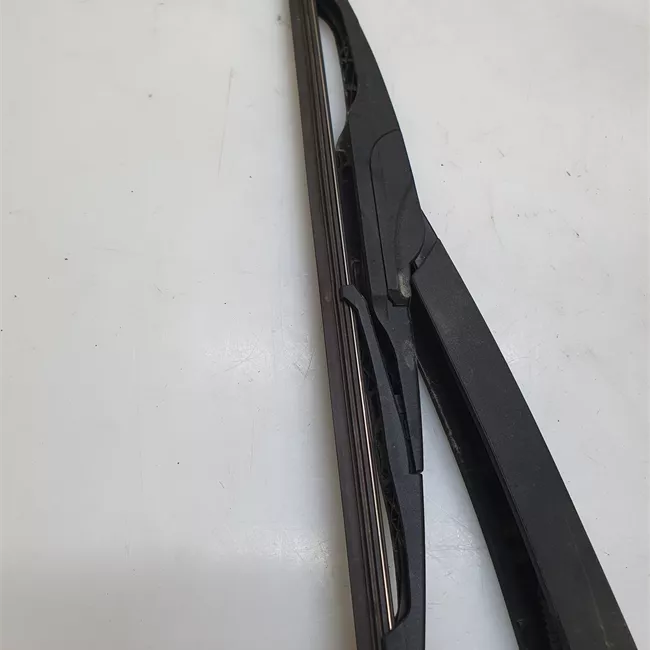 Braccio con spazzola tergilunotto