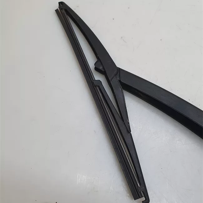 Braccio con spazzola tergilunotto