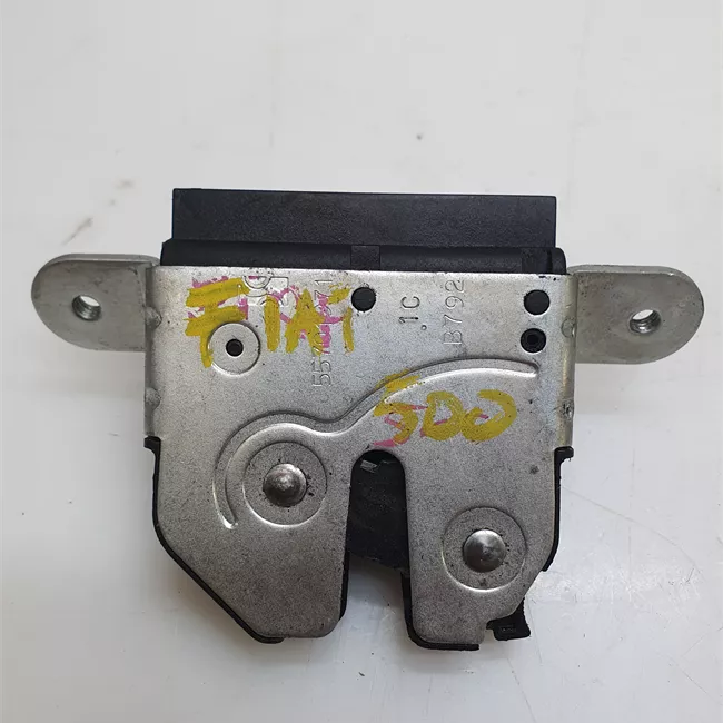 Serratura portello posteriore con aggancio