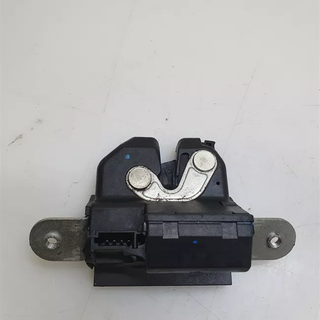 Serratura portello posteriore con aggancio