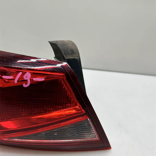 Fanale posteriore parte esterno sinistro Led