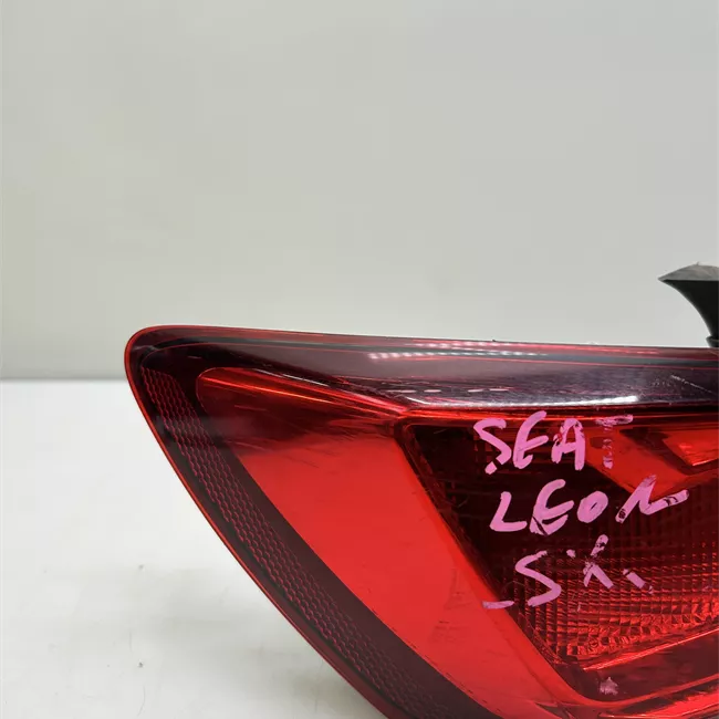 Fanale posteriore parte esterno sinistro