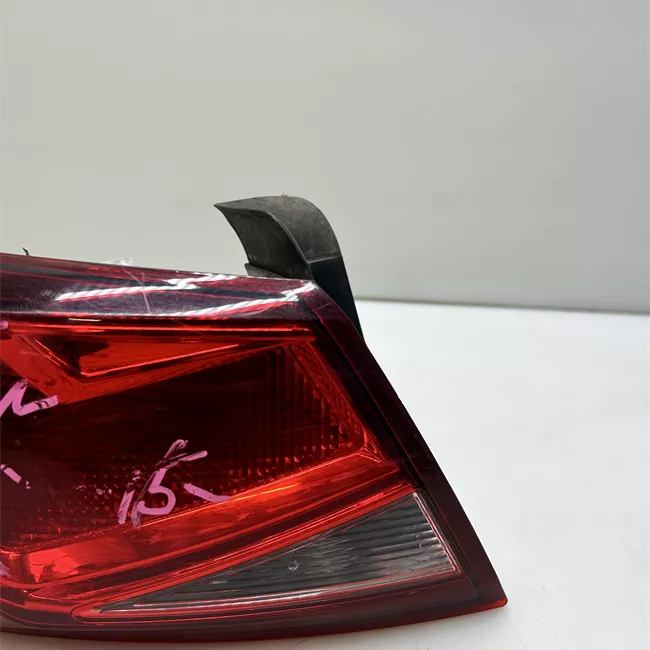 Fanale posteriore parte esterno sinistro