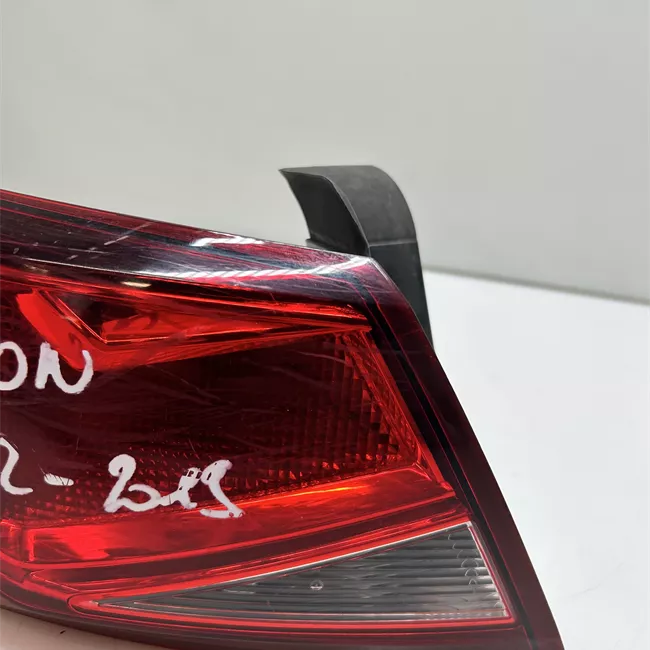 Fanale posteriore parte esterno sinistro