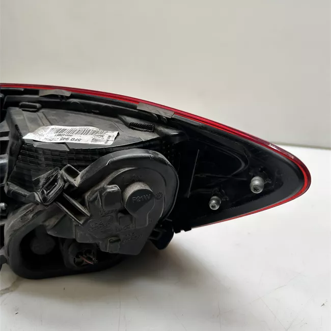 Fanale posteriore parte esterno sinistro