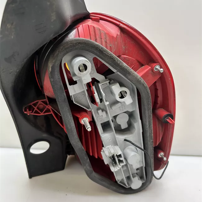 Fanale posteriore sinistro