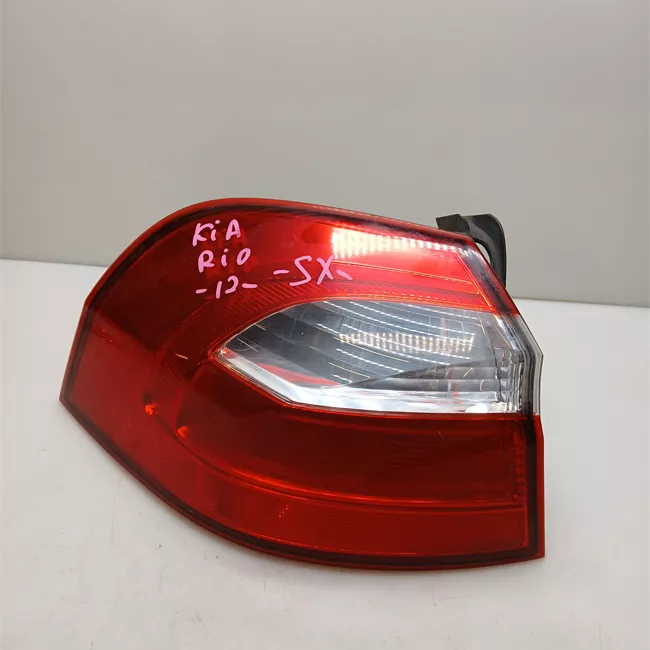 Fanale posteriore parte esterno sinistro