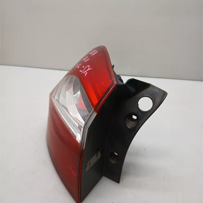 Fanale posteriore parte esterno sinistro