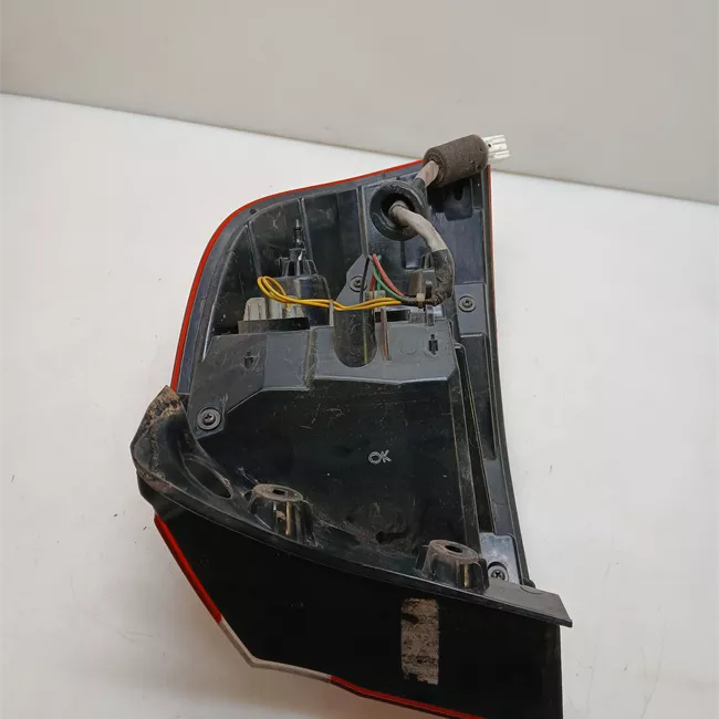 Fanale posteriore parte esterno sinistro