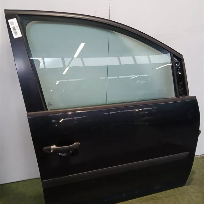 Porta anteriore destra