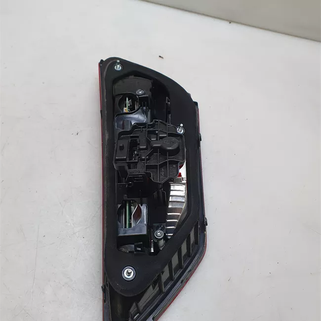 Fanale posteriore parte interno sinistro Led, con retronebbia